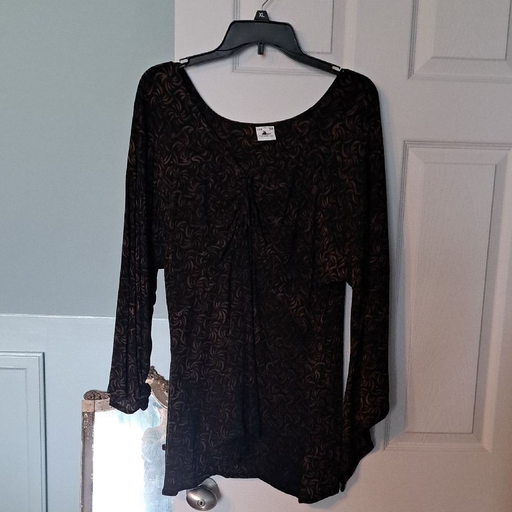 Lost River Women's Black And Brown Patterned Long-Sleeve Scoop Neck Top